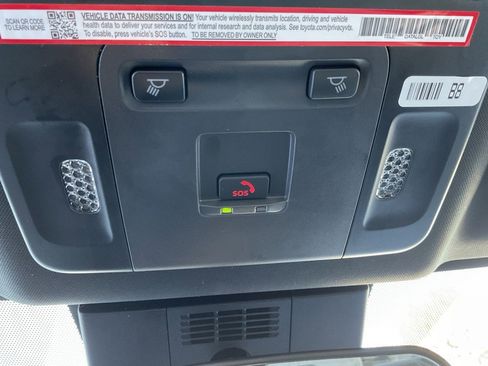 Used 2025 Toyota Camry SE image 28