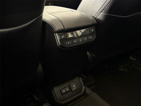 Used 2023 Toyota Highlander Platinum image 36