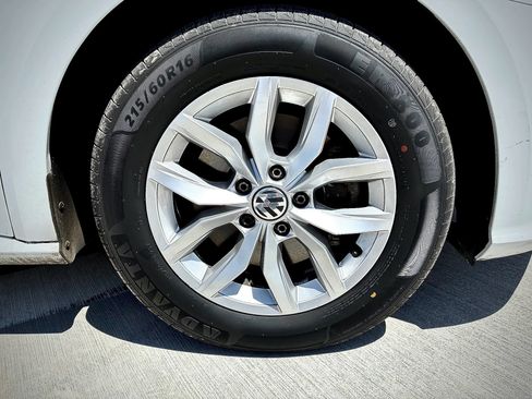 Used 2016 Volkswagen Passat 1.8T S FWD image 14