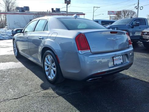Used 2018 Chrysler 300 Limited image 21