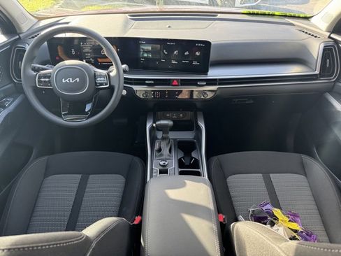 Certified 2025 Kia Sorento LX image 15