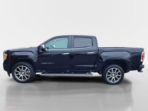 Used 2022 GMC Canyon Denali image 2