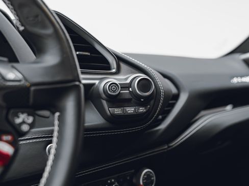 Used 2018 Ferrari 488 GTB RWD image 45