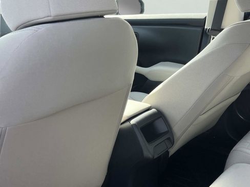 Used 2025 Honda HR-V LX image 15