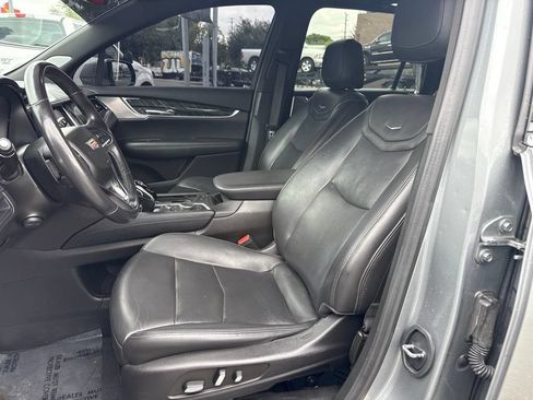 Used 2023 Cadillac XT6 Premium Luxury FWD image 8