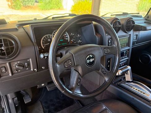 Used 2005 HUMMER H2 SUT w/ Preferred Equipment Group AWD/4WD image 21