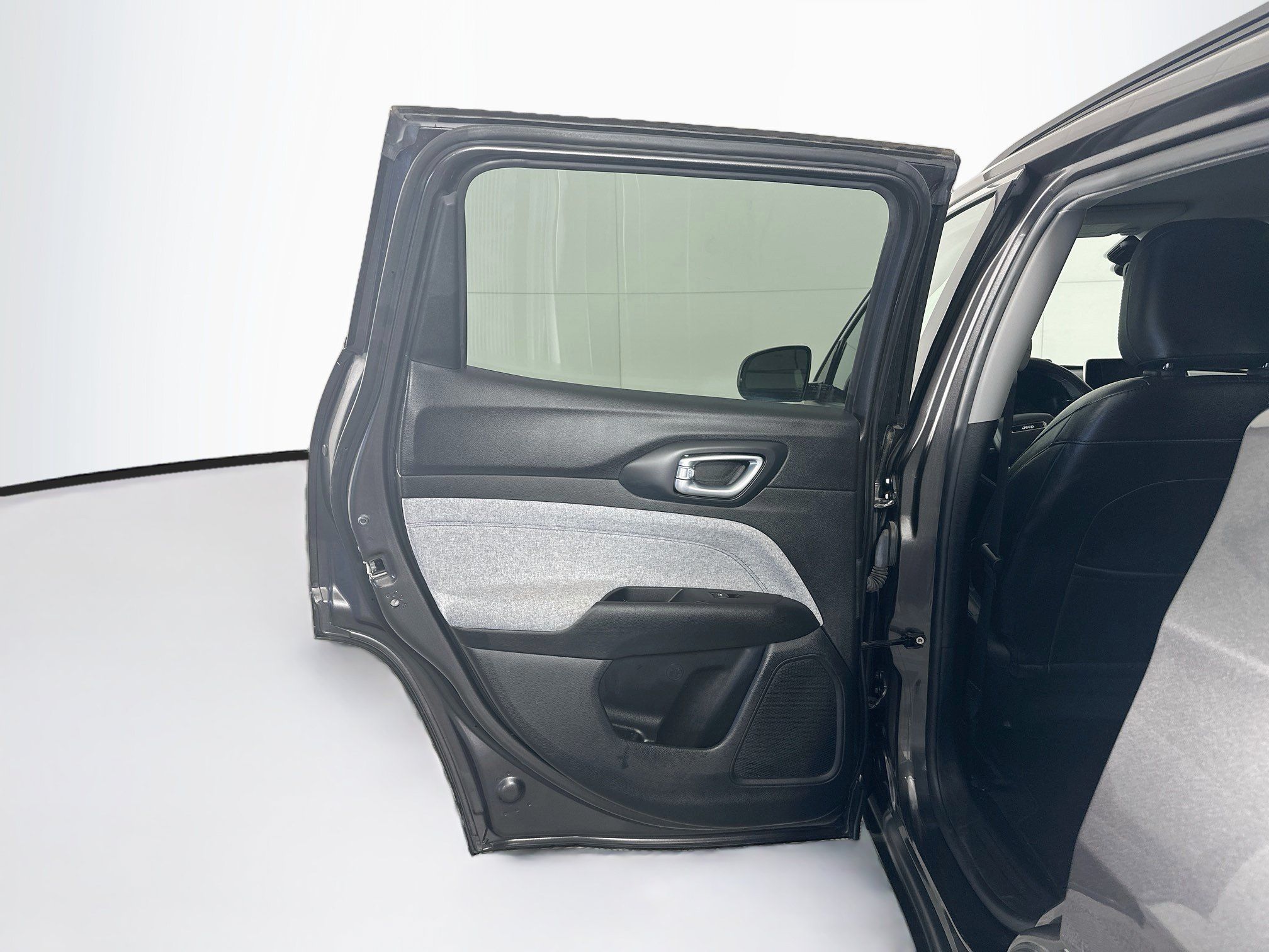 Used 2022 Jeep Compass Latitude FWD image 26