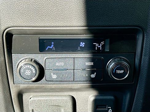 Used 2020 Buick Enclave Premium w/ Sun and Sites Package image 27