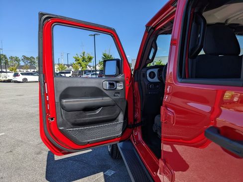 Certified 2025 Jeep Wrangler Unlimited Sahara AWD/4WD image 55