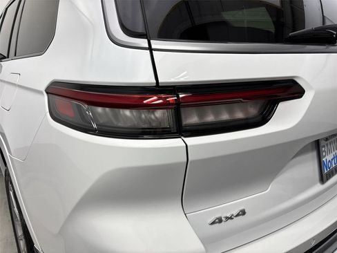 Used 2025 Jeep Grand Cherokee L Summit w/ MOPAR Finishing Package image 19