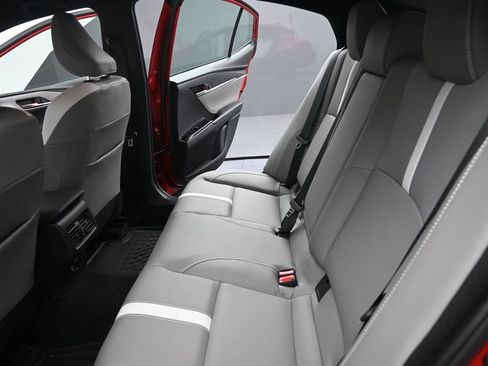 Used 2025 Toyota Camry SE w/ Convenience Package FWD image 16
