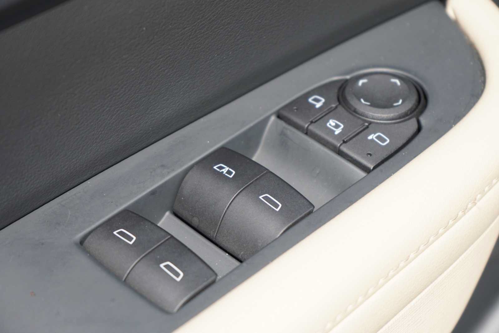 Used 2025 Buick Enclave Preferred FWD image 17