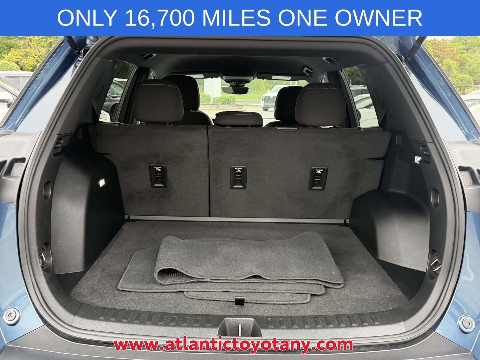 Used 2025 Chevrolet Equinox LT w/ Safety and Technology Package AWD/4WD image 12