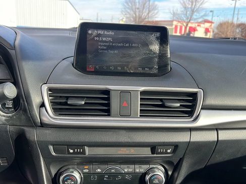 Used 2018 MAZDA MAZDA3 Touring image 24