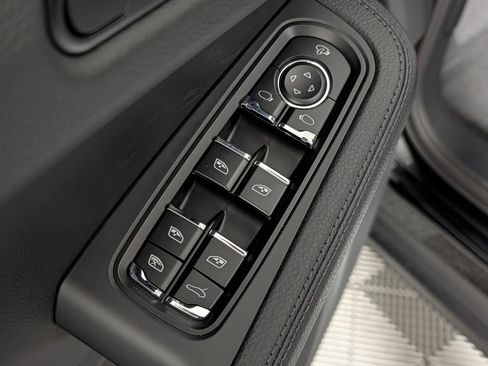 New 2026 Porsche Macan image 27