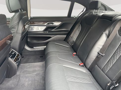 Used 2017 BMW 750i RWD image 27