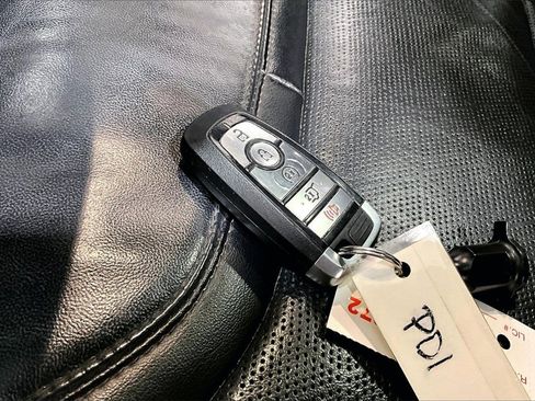 Used 2020 Ford Explorer Platinum image 18