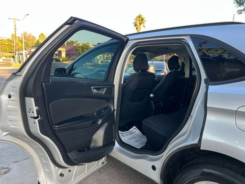 Used 2017 Ford Edge SE FWD image 25