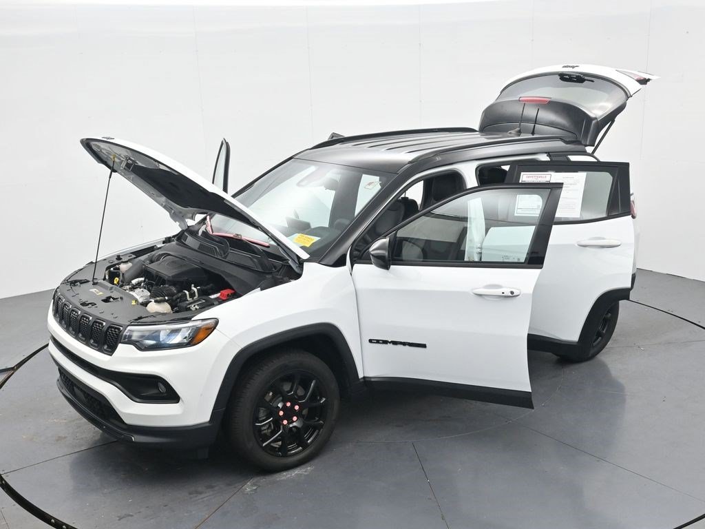 Used 2023 Jeep Compass Latitude AWD/4WD image 34