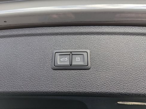 Used 2019 Audi SQ5 Premium image 46