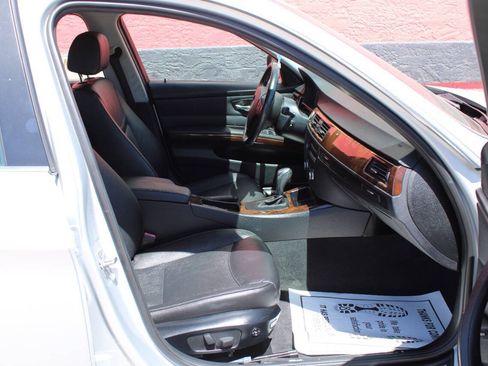 Used 2011 BMW 335i xDrive Sedan AWD/4WD image 12
