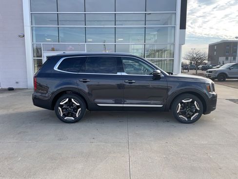 New 2025 Kia Telluride S image 4