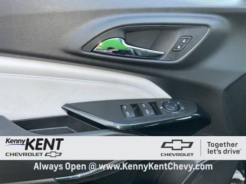 Certified 2025 Chevrolet Trax LT w/ LT Convenience Package image 20