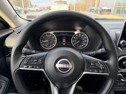 Used 2025 Nissan Sentra SV w/ Trunk Package image 15