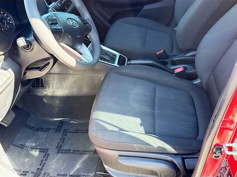 Used 2022 Hyundai Venue SE image 19