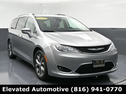 Used 2019 Chrysler Pacifica Limited w/ Tire & Wheel Group