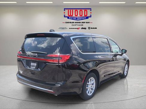 New 2027 Chrysler Pacifica Select FWD image 3