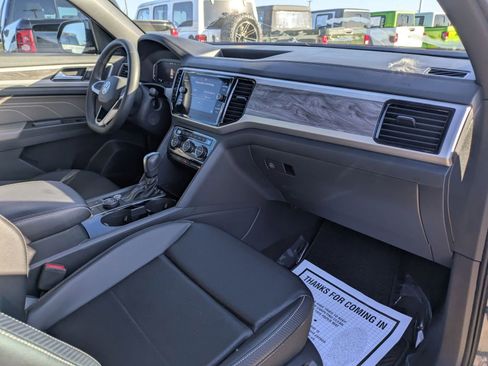Used 2022 Volkswagen Atlas Cross Sport SE image 28