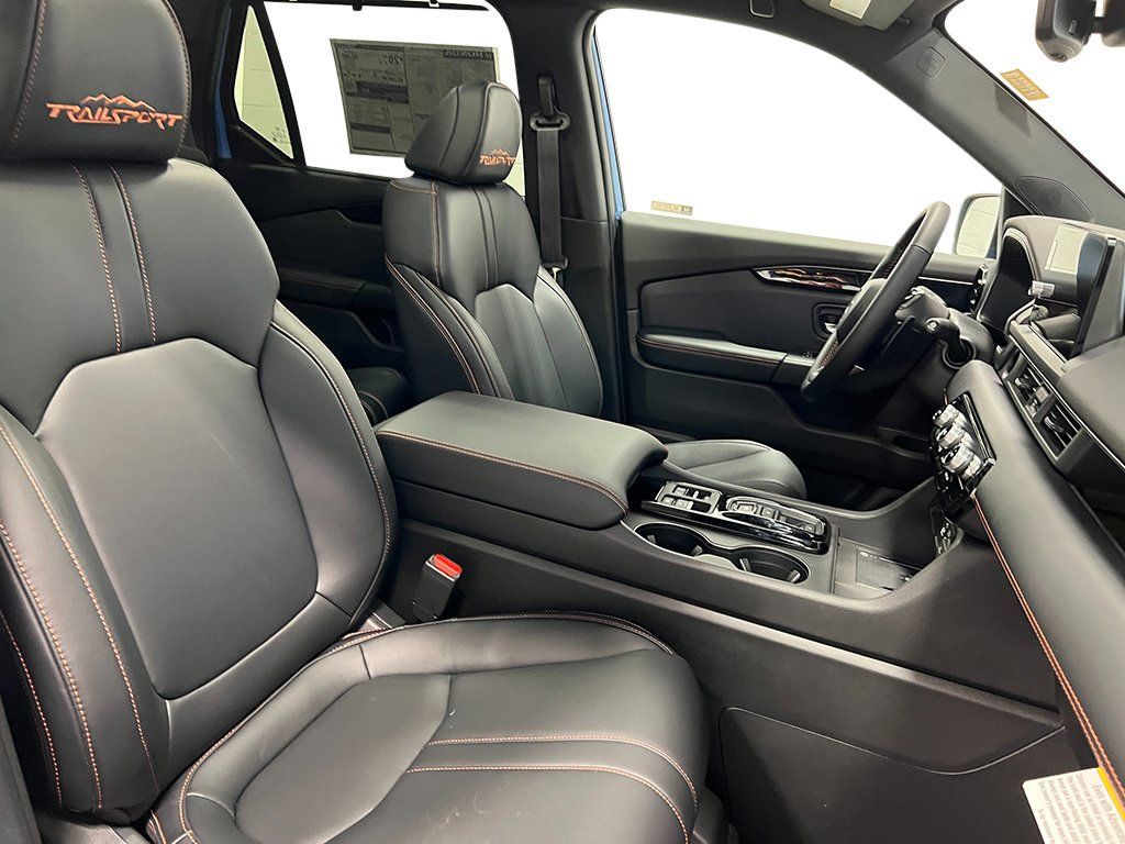 Used 2025 Honda Pilot TrailSport image 41