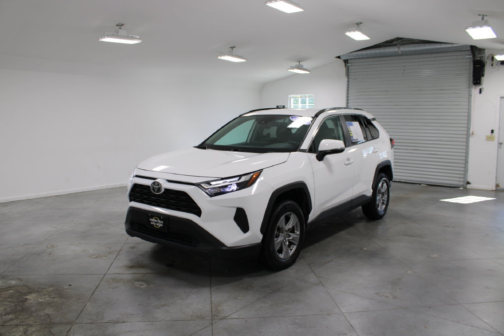 Used 2025 Toyota RAV4 XLE AWD/4WD image 4