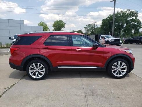 Used 2023 Ford Explorer Platinum w/ Technology Package AWD/4WD image 3