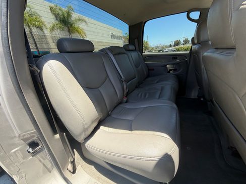 Used 2004 GMC Sierra 3500 SLT w/ Heavy-Duty Power Package AWD/4WD image 14
