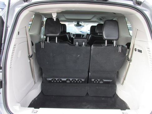 Used 2020 Chrysler Pacifica Limited image 7