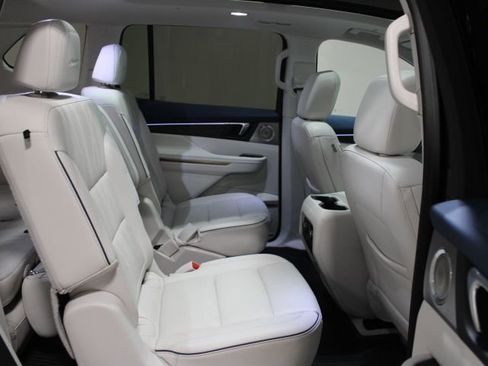 Used 2025 Buick Enclave Avenir w/ Super Cruise Package AWD/4WD image 30