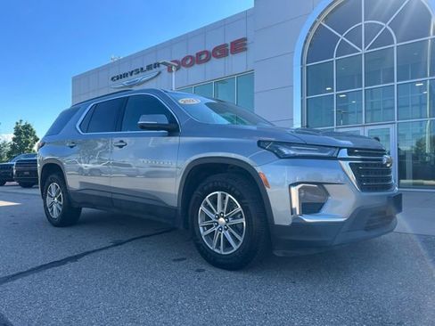 Used 2023 Chevrolet Traverse LT FWD image 3