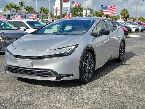 Used 2025 Toyota Prius XLE FWD image 5