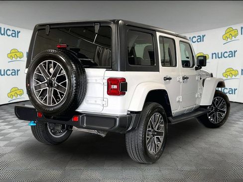 Used 2023 Jeep Wrangler Unlimited Sahara AWD/4WD image 6