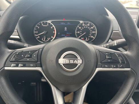 Used 2024 Nissan Altima 2.5 SV image 16