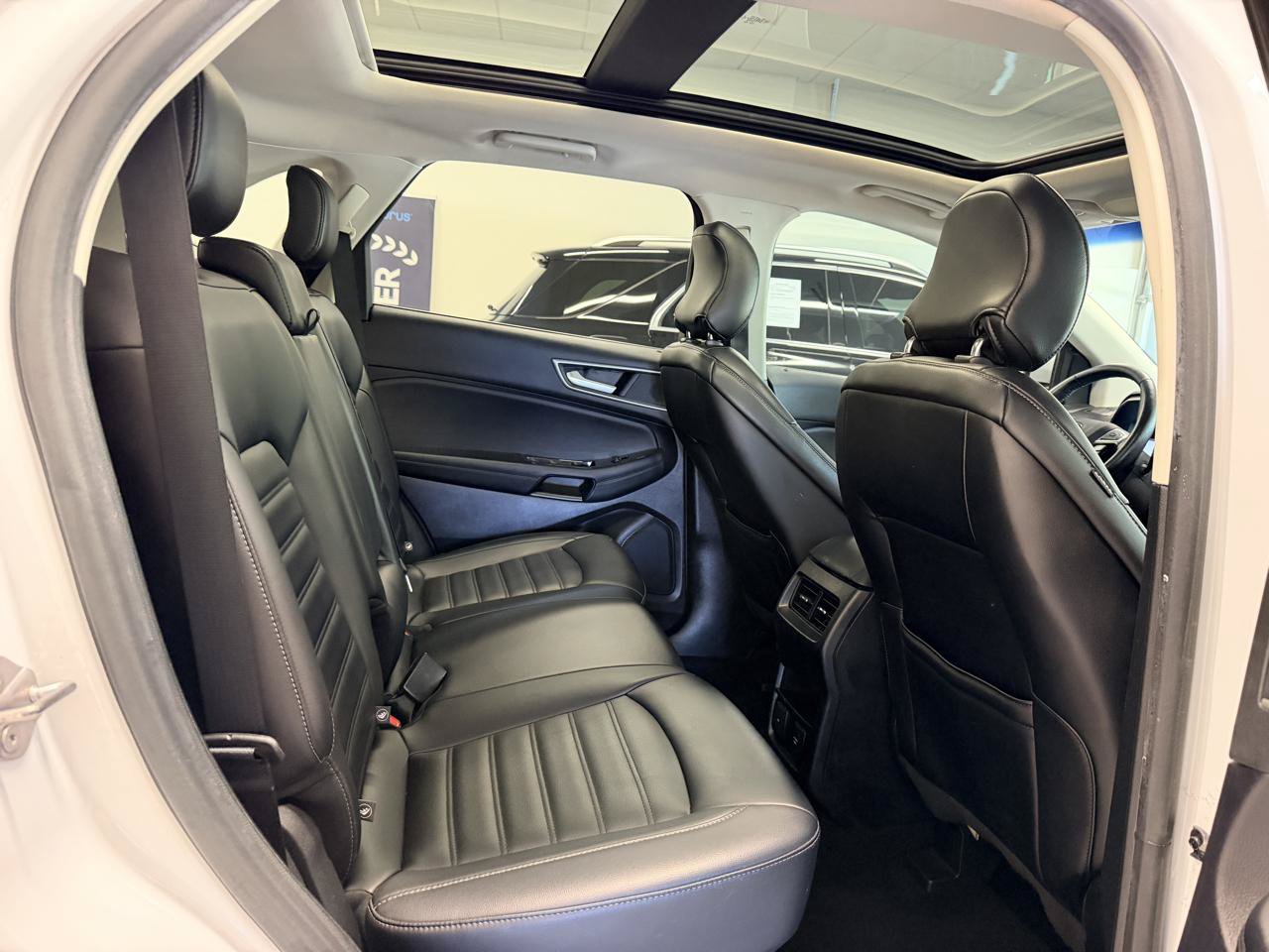 Used 2019 Ford Edge SEL w/ Equipment Group 201A AWD/4WD image 27