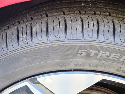 Used 2023 Hyundai Elantra Limited image 12