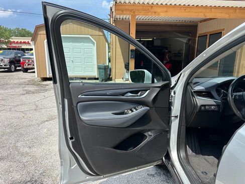 Used 2019 Buick Enclave Essence image 6