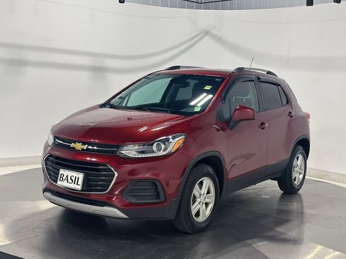 Used 2022 Chevrolet Trax LT w/ LT Convenience Package AWD/4WD image 8