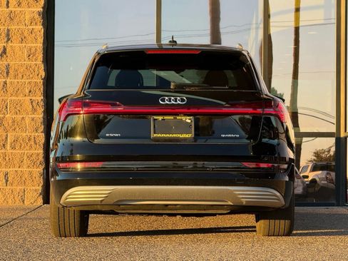 Used 2022 Audi e-tron Premium image 11