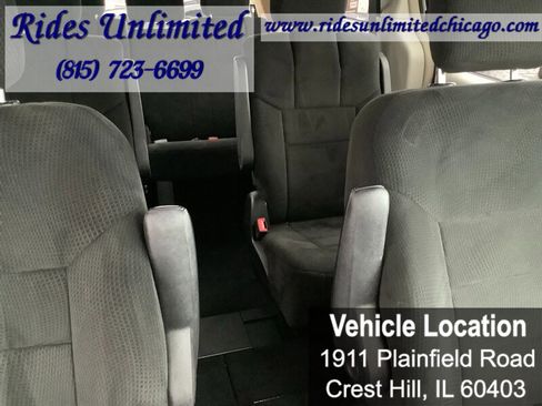 Used 2012 Chrysler Town & Country Touring image 33