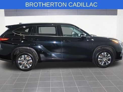 Used 2020 Toyota Highlander XLE AWD/4WD image 8