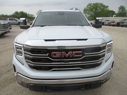 New 2026 GMC Sierra 1500 SLT image 11